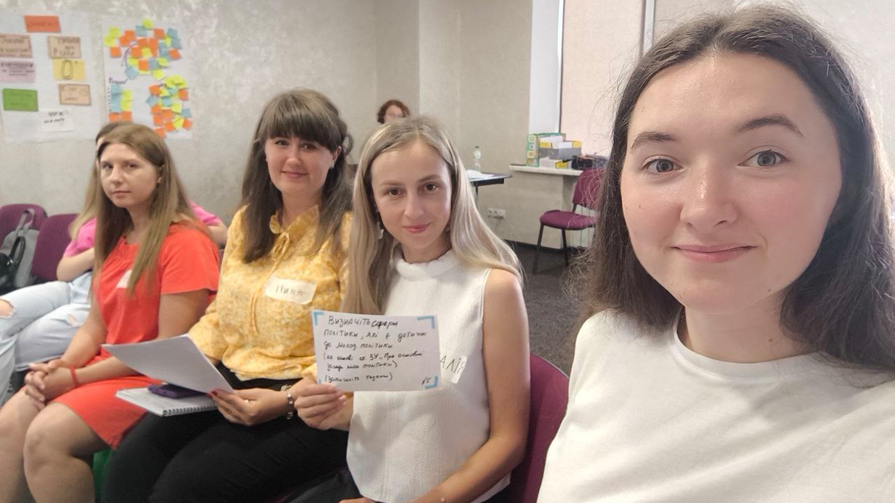 Навчалися молодіжні працівники