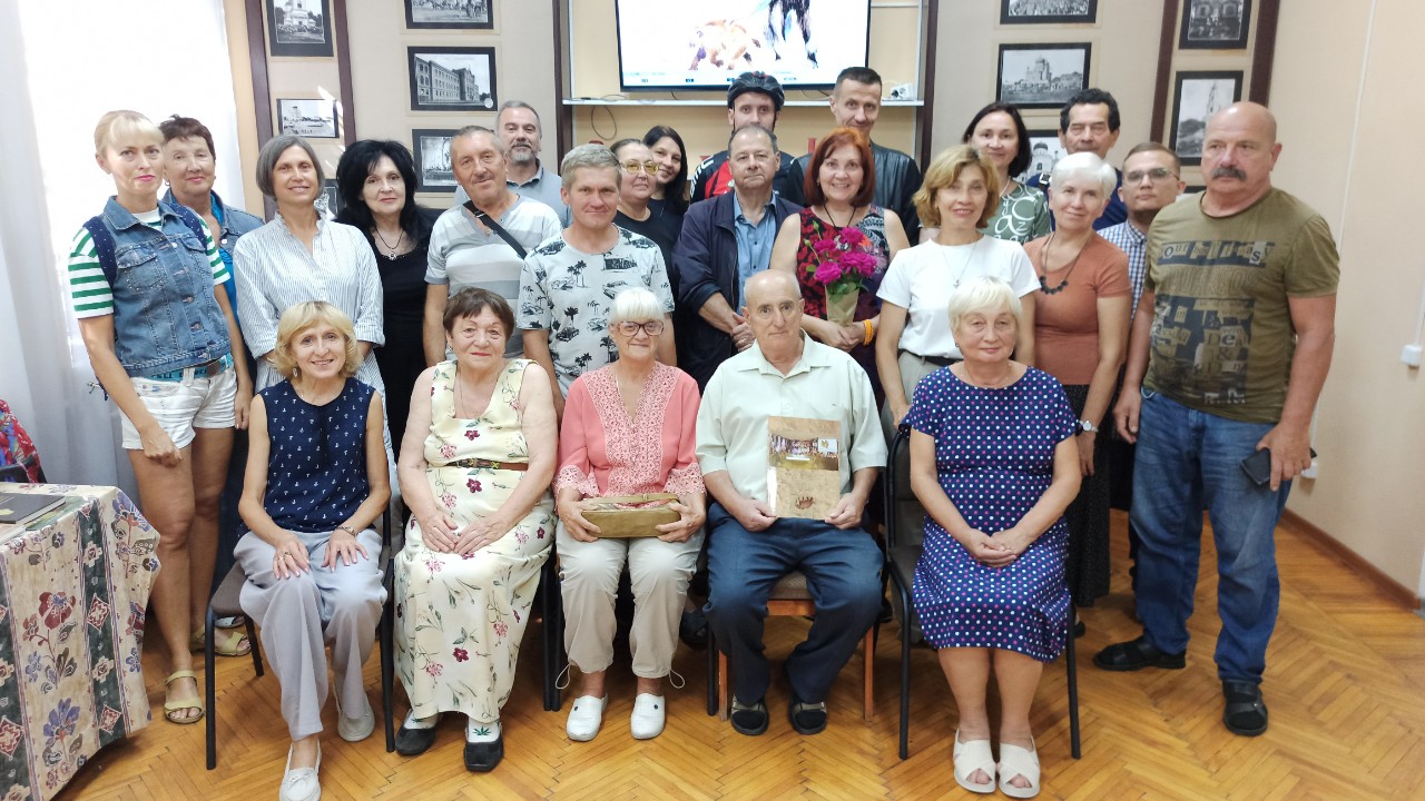 Гінцівська  пізньопалеолітична  стоянка. Минуле і сьогодення