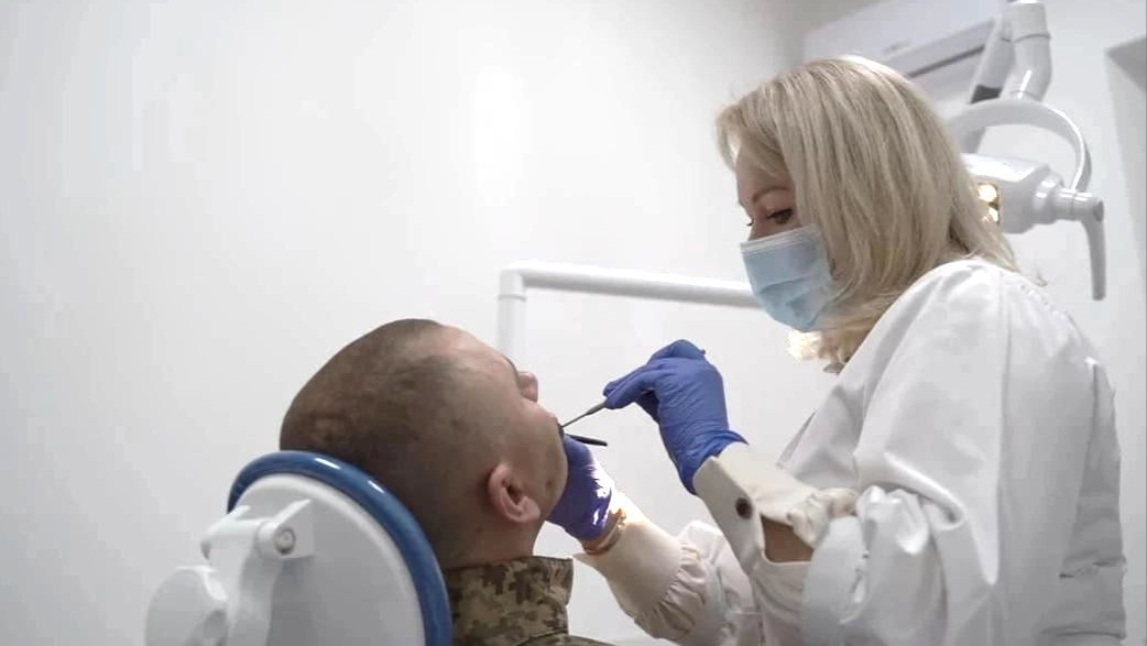 Військові та ветерани можуть безоплатно отримати комплексну стоматологічну допомогу в 331 профільному медзакладі України