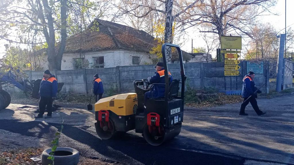 Навісний асфальтоукладач – надійний  помічник  для КП «Шляхрембуд»