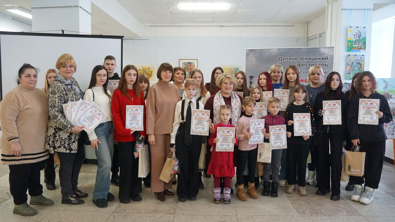 Відбулася тематична  виставка дитячих малюнків  «Чорні крила біди»