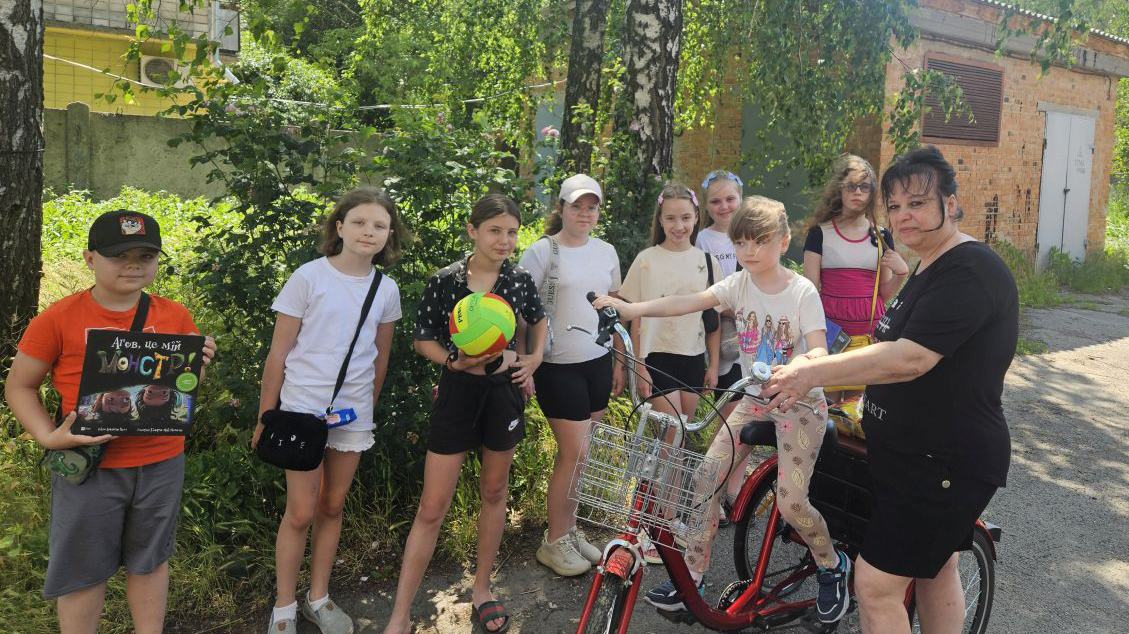 Відпочиваємо, літо вітаємо і про читання не забуваємо!