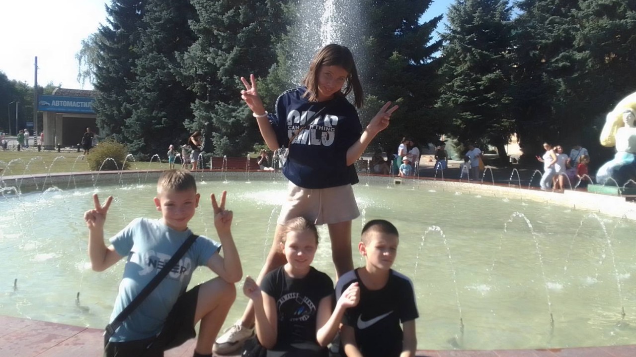 Юні читачі на святі морозива