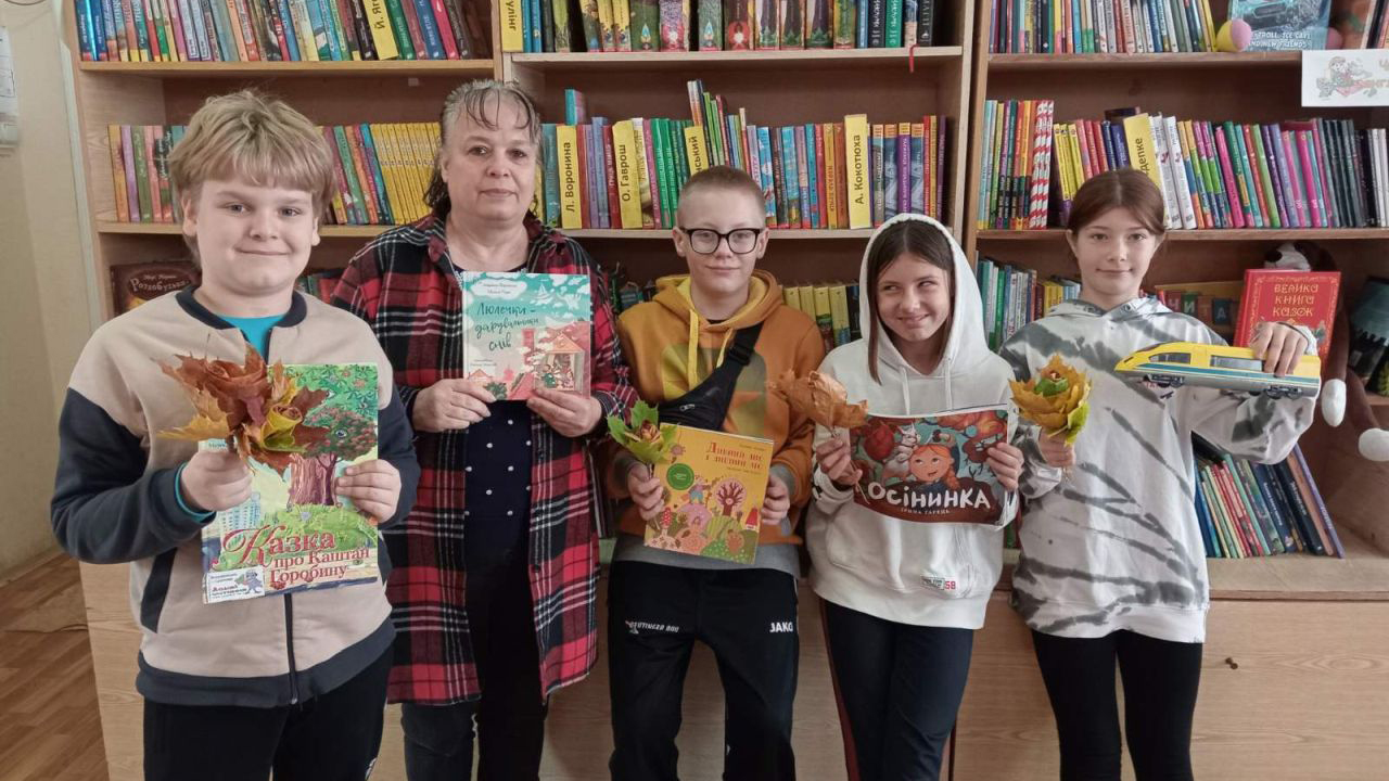 Майстерка «Троянди з кленового листя!»