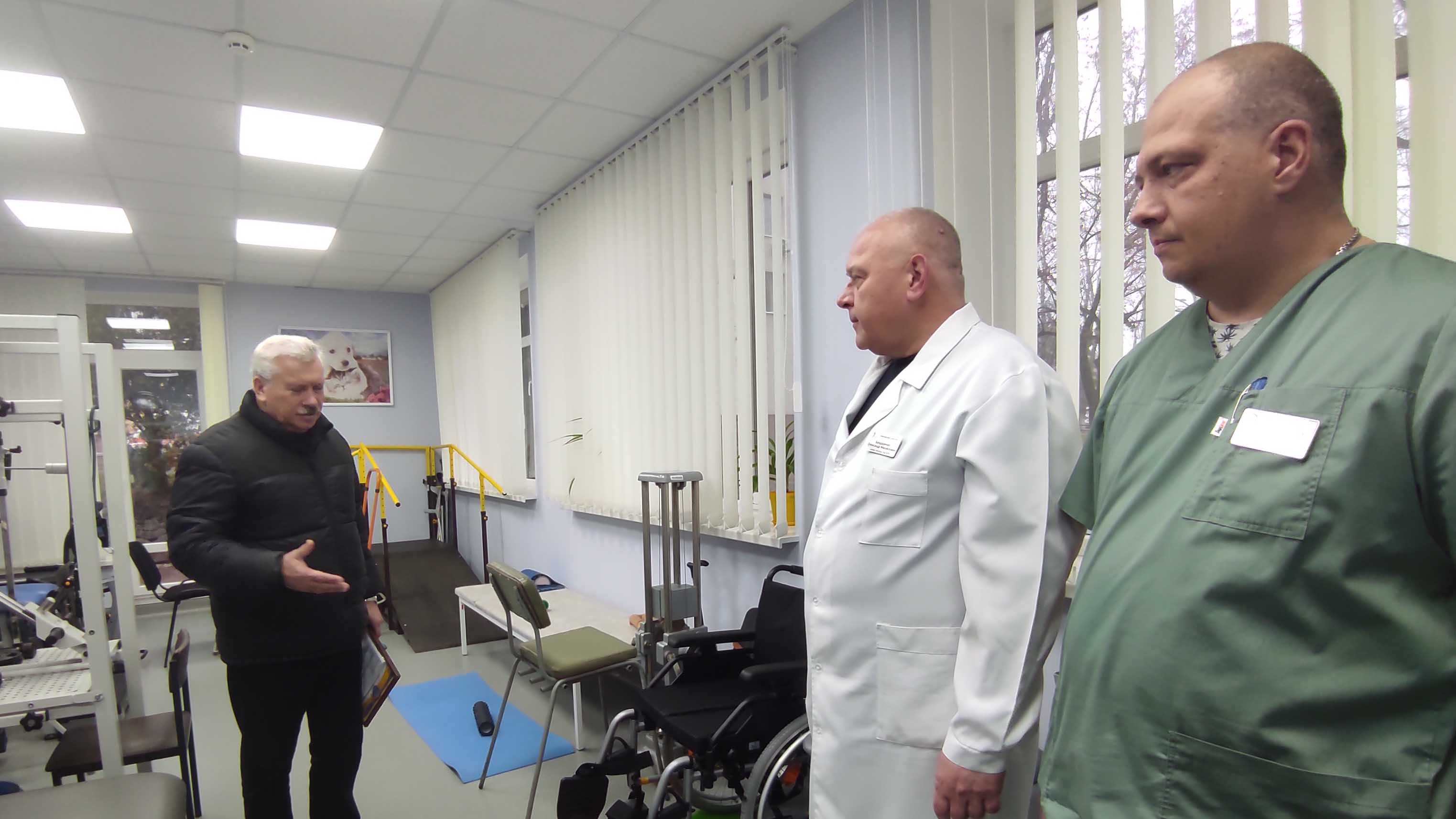 Працюють лікарі-реабілітологи