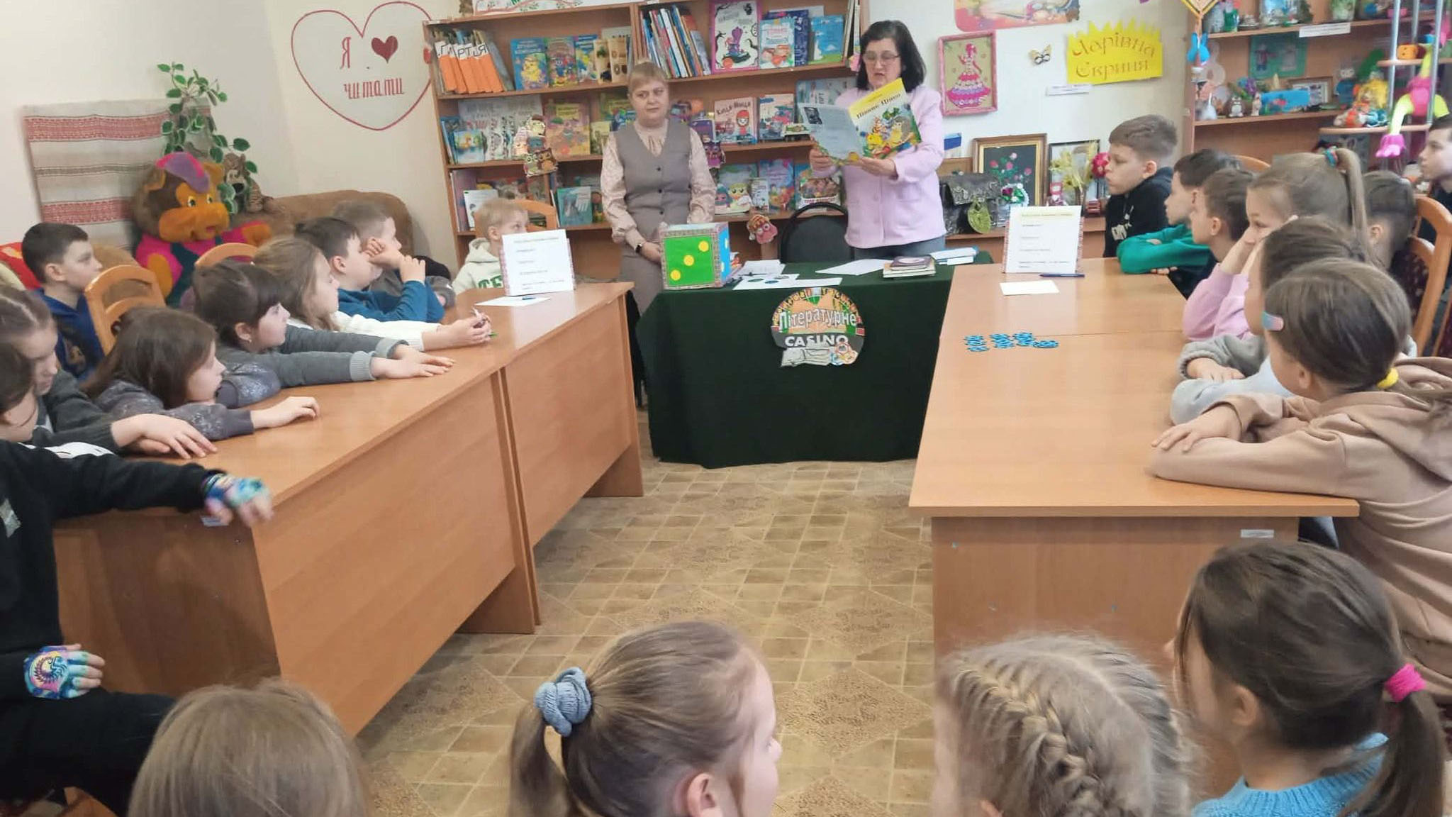 Цікаві таємниці у книжковій скарбниці   дитячої бібліотеки